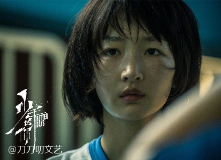 周冬雨|她不配？周冬雨击败柏林影后咏梅，拿下“年度女演员”却遭到质疑