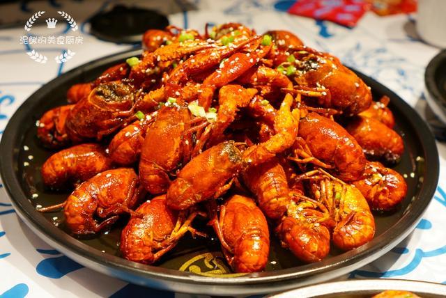 簋街|探店北京簋街，这家店的每1只虾都手工刷洗，网友：难怪每天排队