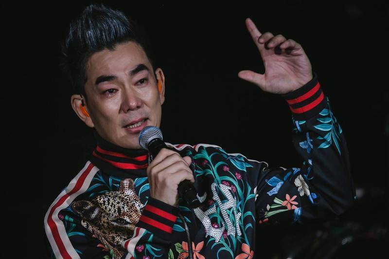 罗志祥|黄鸿升父坚拒罗志祥到灵堂：别再打扰！小猪深夜潜入拜祭还要发文让大家知道
