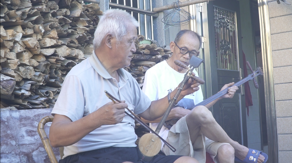 卢正义|72岁的木雕手艺人卢正义，在B站活成27岁“老二次元”