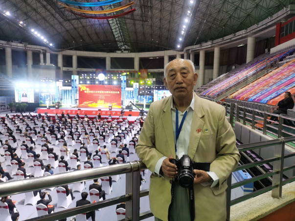 即将结束采访时,董志明先生希望借助媒体寄语青年学生,"历史的接力棒