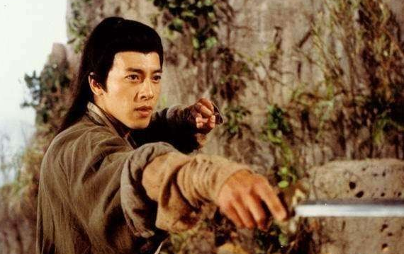 吕颂贤|令狐冲扮演者吕颂贤时隔24年再登华山，英雄迟暮的样子让人心疼