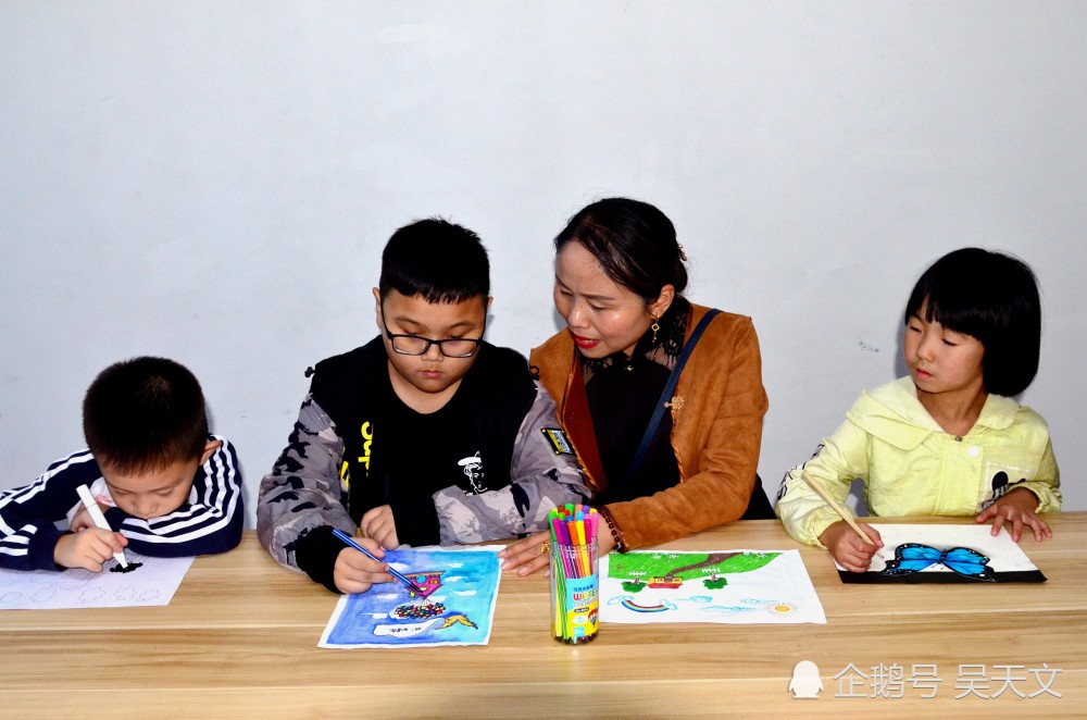 石头画|陕南这位美女“草根艺术家”在石头上作画100多幅半数以上被人高价收藏