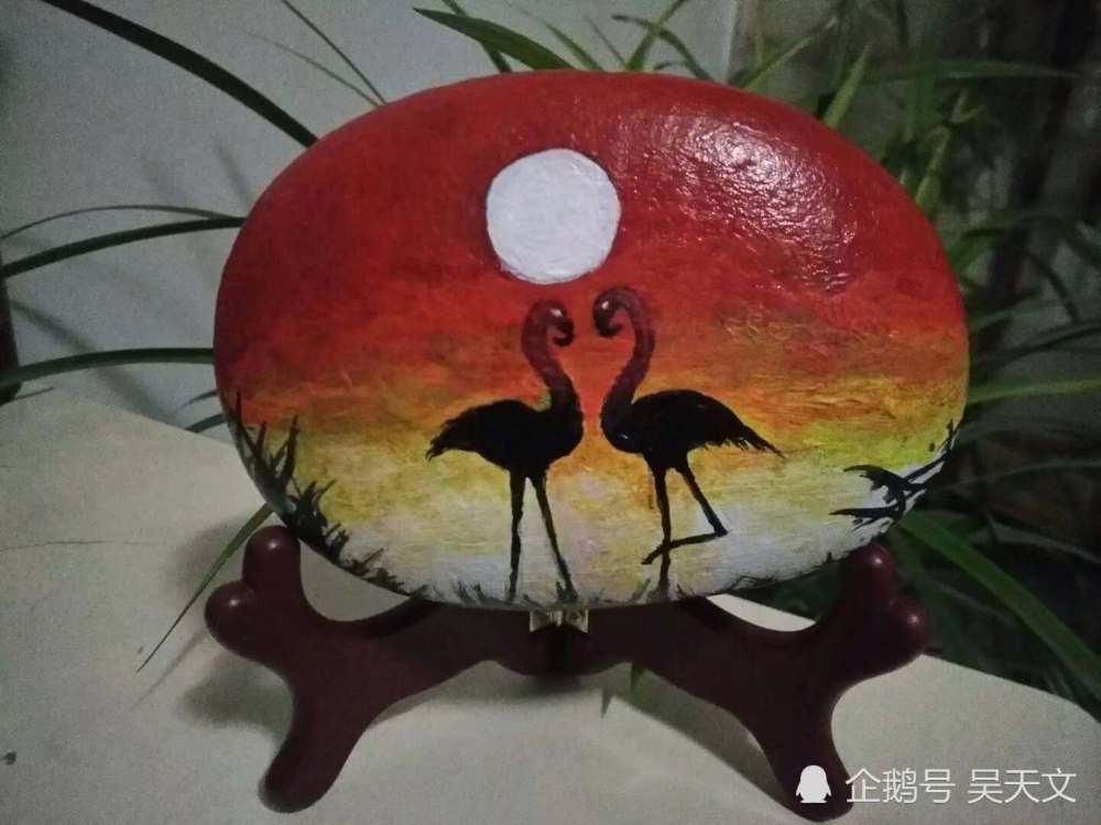 石头画|陕南这位美女“草根艺术家”在石头上作画100多幅半数以上被人高价收藏