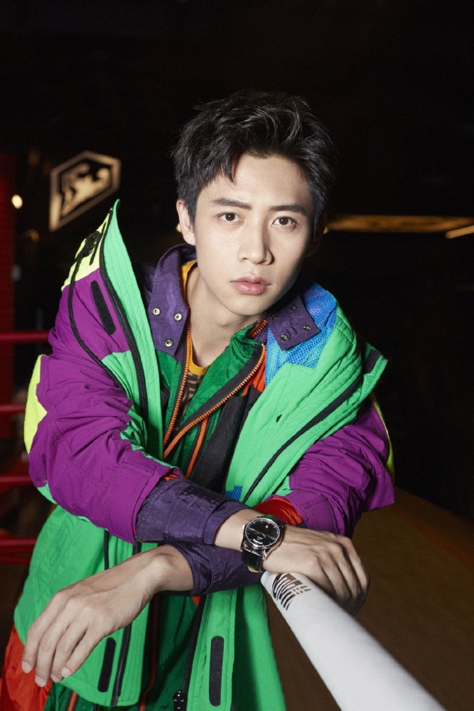 魏晨商演直接叫停,专业的歌手不假唱!太敬业了!_腾讯新闻