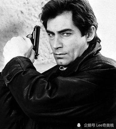 第五任,皮爾斯·布魯斯南(pierce brosnan),1995年出演《007之黃金眼