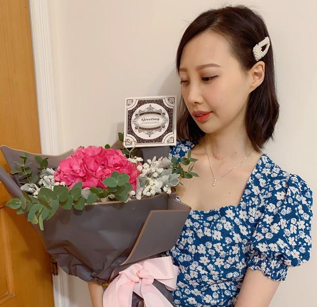 李明蔚|30岁香港女歌手拍片众筹医药费：被癌症选中的女主角，渴望活着