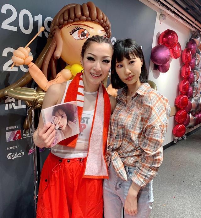 李明蔚|30岁香港女歌手拍片众筹医药费：被癌症选中的女主角，渴望活着
