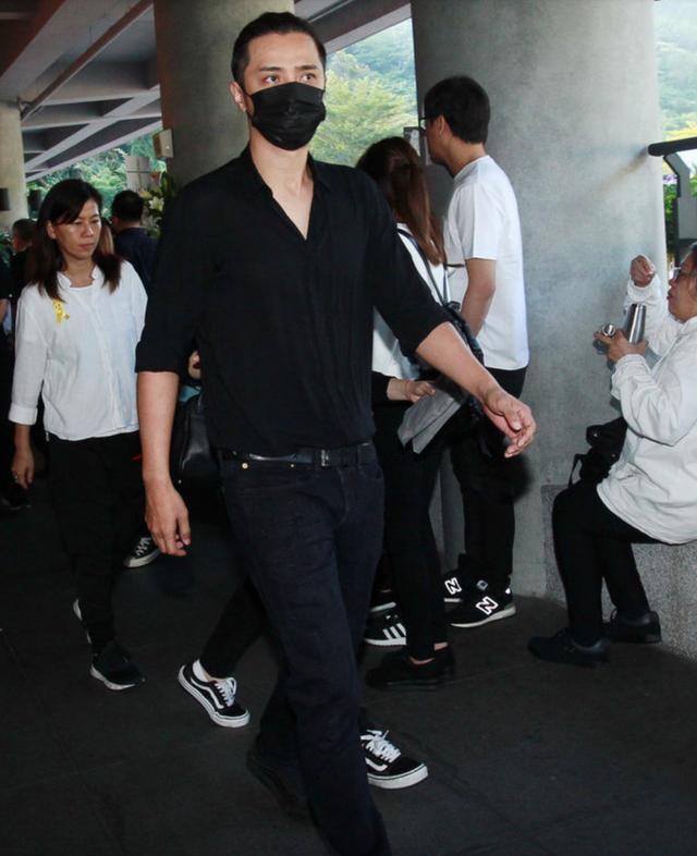 罗志祥|罗志祥又引争议！现身小鬼追悼会图被扒是假的，网友质疑其蹭热度