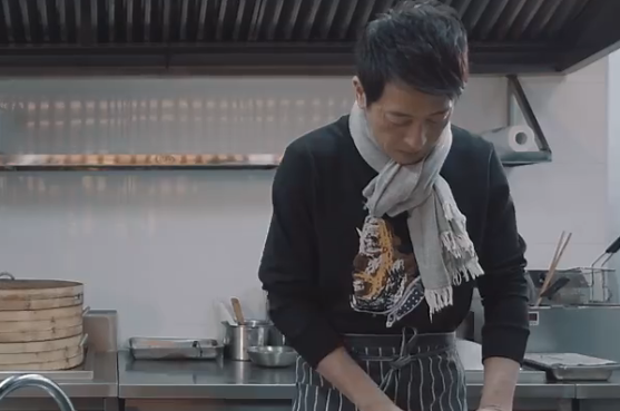 吕颂贤|令狐冲扮演者吕颂贤时隔24年再登华山，英雄迟暮的样子让人心疼