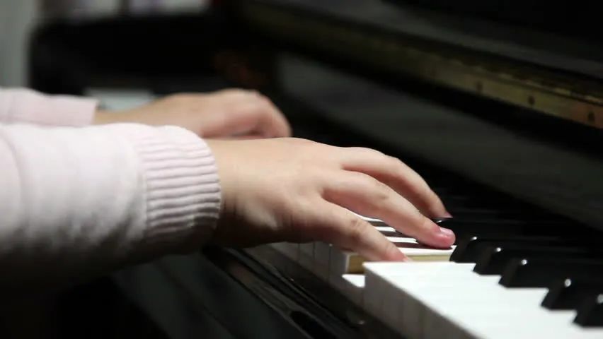 akiiiko|北京顺义妈妈的焦虑：生精英孩子，做全能管家，才能当得起优雅太太