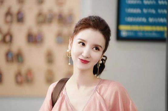 身份证|比里程积分被盗更可怕！张萌自曝身份证信息被盗用办卡，实在是细思极恐