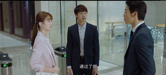 孙弈秋|《平凡的荣耀》：孙弈秋在牌局上稳赢曲忠辉，他才是剧中的大BOSS