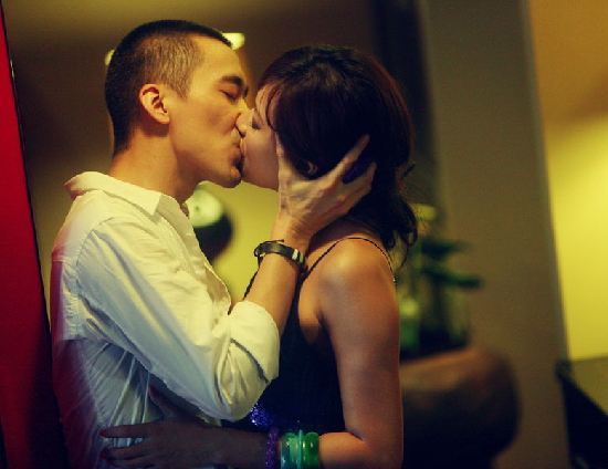 徐静蕾罕见秀恩爱,相恋11年未婚未育,39岁为防止后悔跑海外冻卵