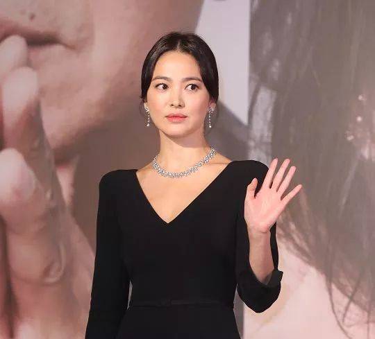 离婚|闺话丨与宋仲基离婚1年，宋慧乔过得怎么样了？