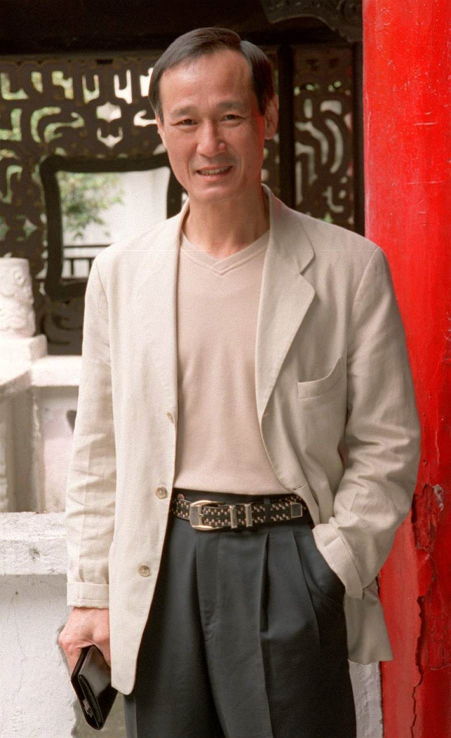 除了演员身份外,他功夫了得,曾做过警察,也是14k金牌打手"双花红棍"