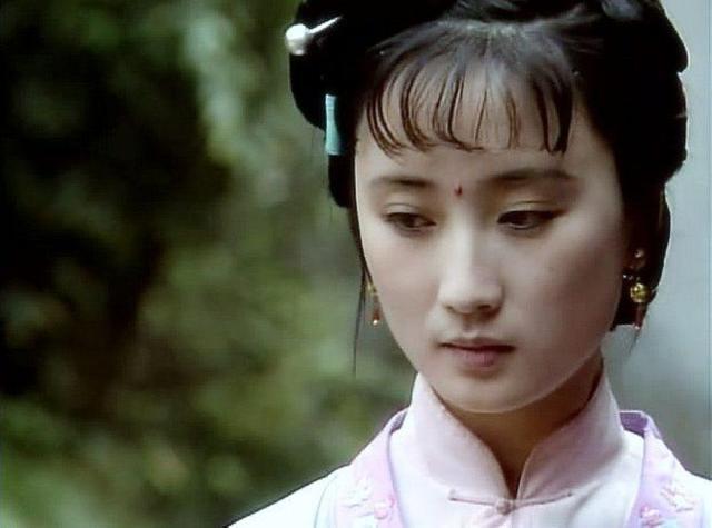 薛宝钗|《红楼梦》里香菱之所以呆，是认林黛玉为师？