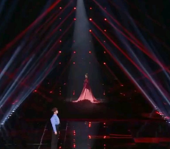 angelababy|杨颖业务能力直线上升，挑战Rap燃炸全场，转场与童星合影秒变温柔大姐姐