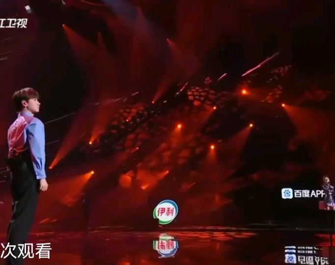 angelababy|杨颖业务能力直线上升，挑战Rap燃炸全场，转场与童星合影秒变温柔大姐姐