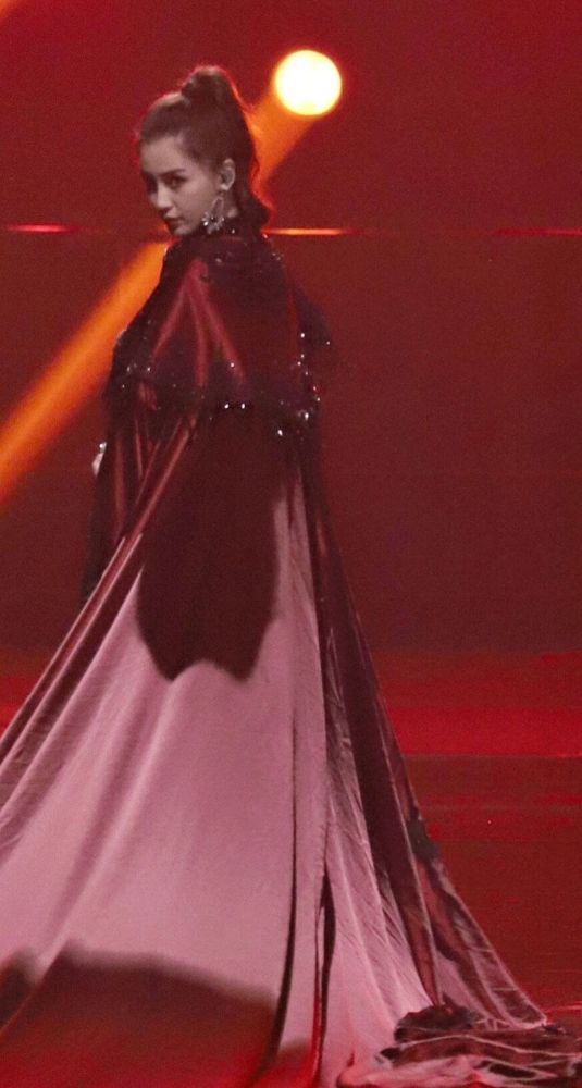 angelababy|杨颖业务能力直线上升，挑战Rap燃炸全场，转场与童星合影秒变温柔大姐姐