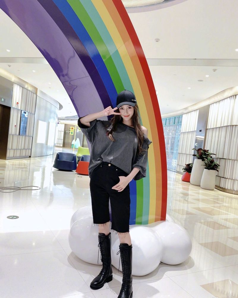 angelababy|杨颖业务能力直线上升，挑战Rap燃炸全场，转场与童星合影秒变温柔大姐姐