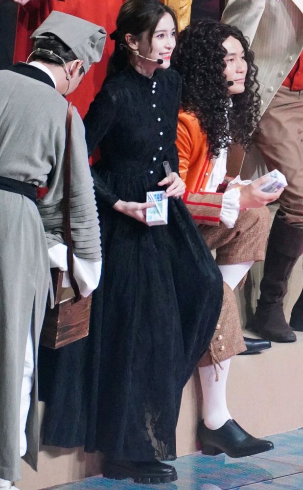 angelababy|杨颖业务能力直线上升，挑战Rap燃炸全场，转场与童星合影秒变温柔大姐姐