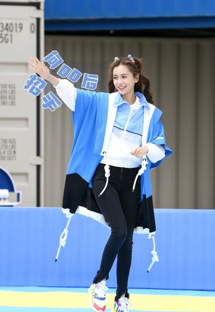 angelababy|杨颖业务能力直线上升，挑战Rap燃炸全场，转场与童星合影秒变温柔大姐姐