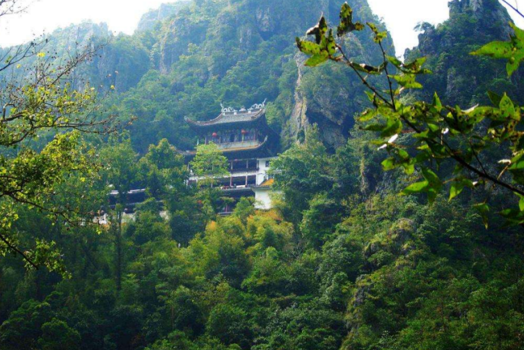 常建|二流诗人在寺庙墙上写首诗，通篇大白话，让此庙火了1200多年