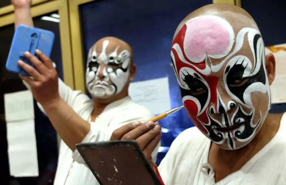 戏曲花脸面部表演技巧