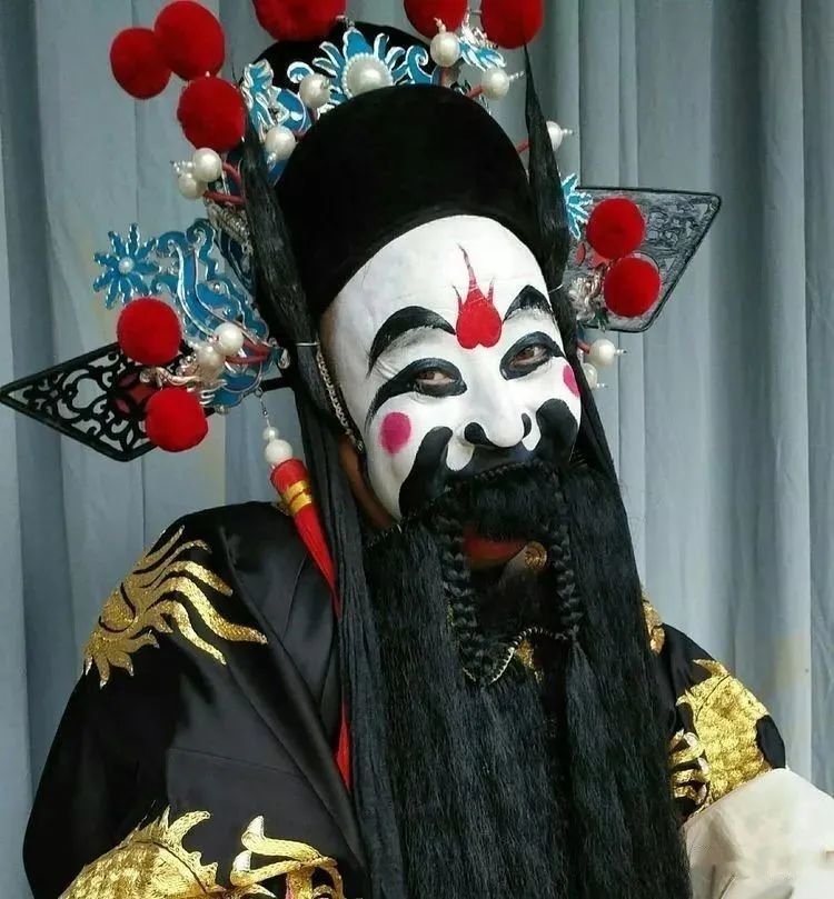 戏曲花脸面部表演技巧