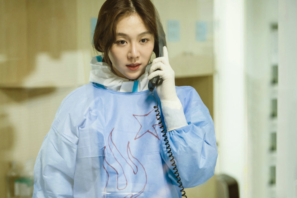 最美逆行者|故意针对还是巧合？肖战新片遭低分预警，带节奏的都是“老熟人”