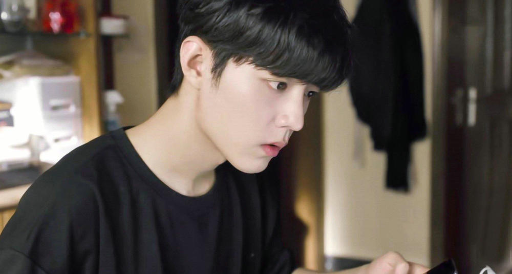 最美逆行者|故意针对还是巧合？肖战新片遭低分预警，带节奏的都是“老熟人”