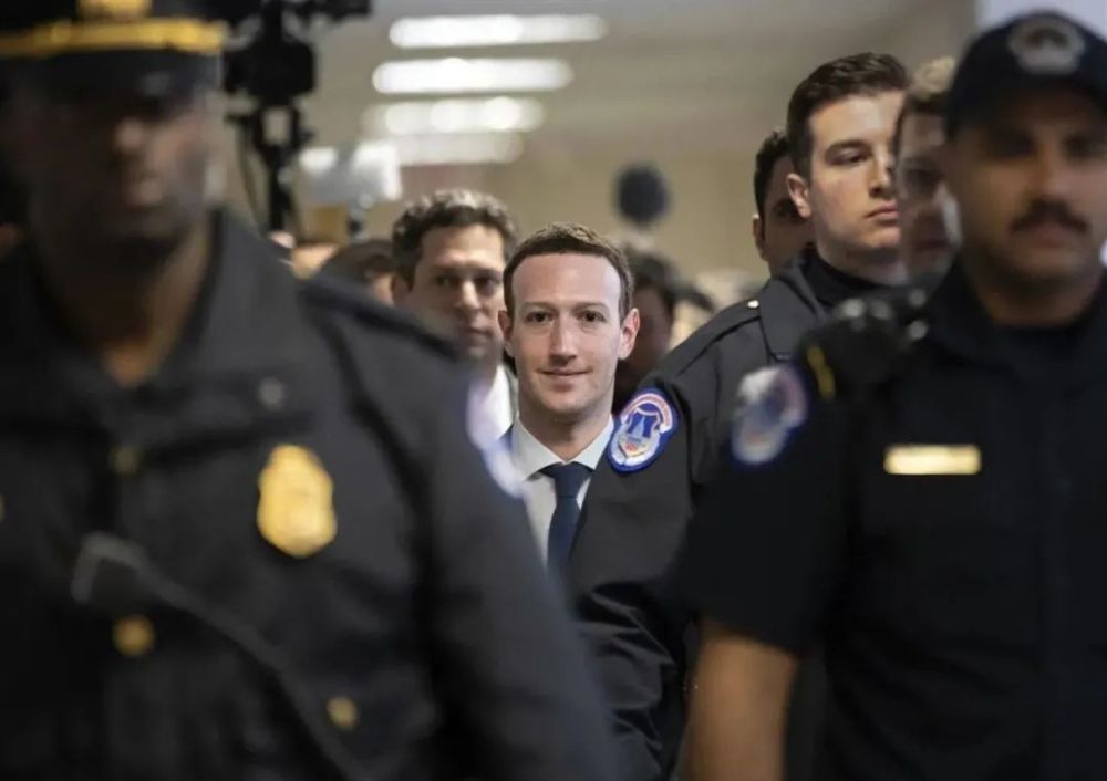 霍启刚|霍启刚带女儿坐地铁，买票不用八达通，被香港网友质疑是作秀