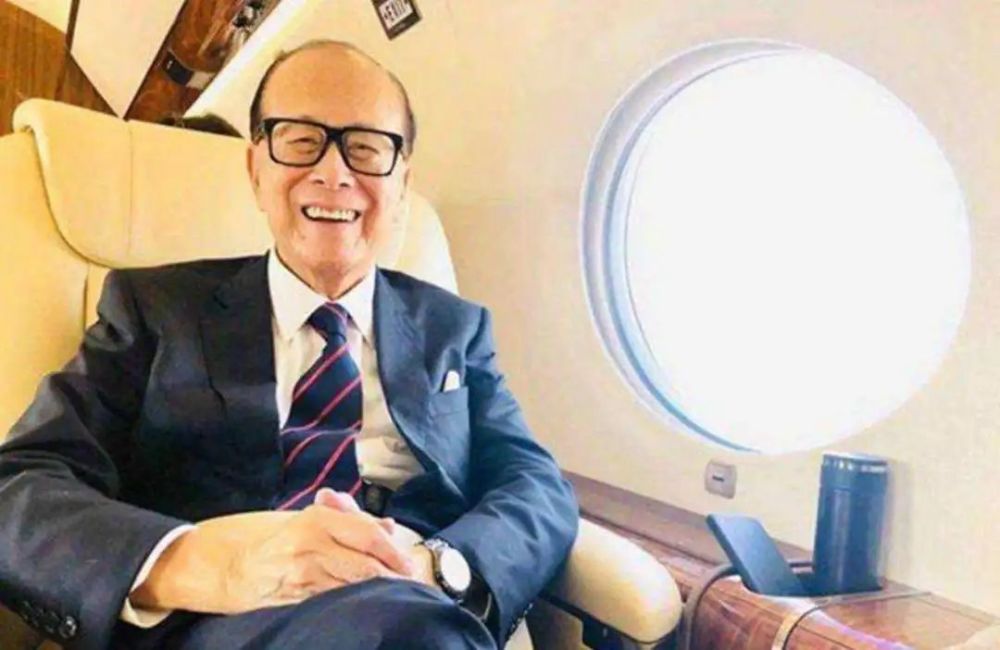 霍启刚|霍启刚带女儿坐地铁，买票不用八达通，被香港网友质疑是作秀