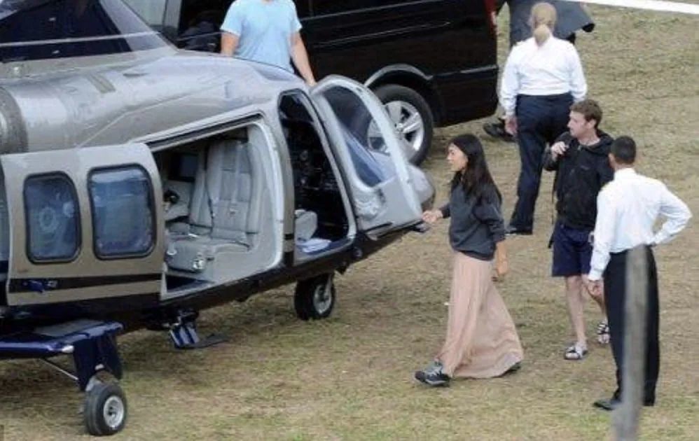 霍启刚|霍启刚带女儿坐地铁，买票不用八达通，被香港网友质疑是作秀