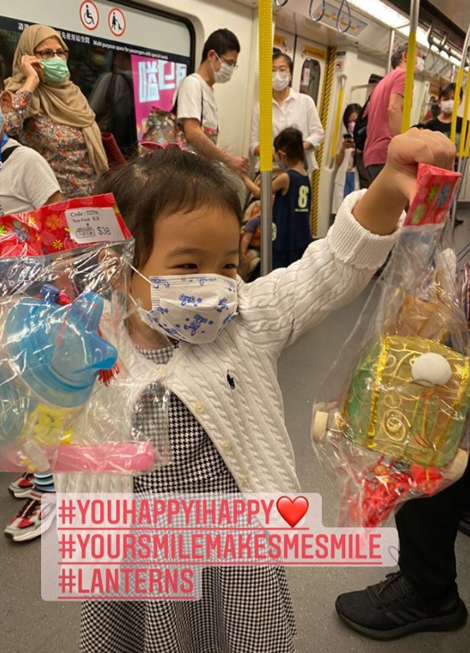 霍启刚|霍启刚带女儿坐地铁，买票不用八达通，被香港网友质疑是作秀