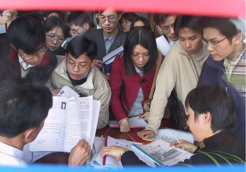 大学要不要入党，入党有什么好处，对就业有帮助吗？