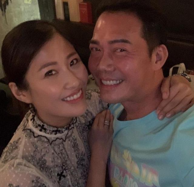 谢天华|53岁谢天华难掩中年老态，满脸皱纹发福胖一圈，与友聚餐心情佳