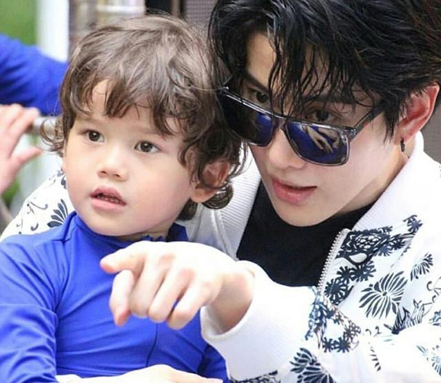 披拉-尼迪裴善官|Mike儿子反问爸爸是否真爱自己引热议，被网友质疑是妈妈误导