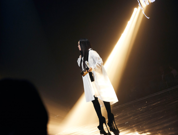 张惠妹|48岁张惠妹终于减肥？近照体重终于下200斤，穿短裙腿细多了