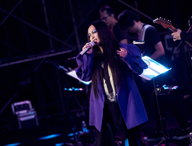 张惠妹|48岁张惠妹终于减肥？近照体重终于下200斤，穿短裙腿细多了