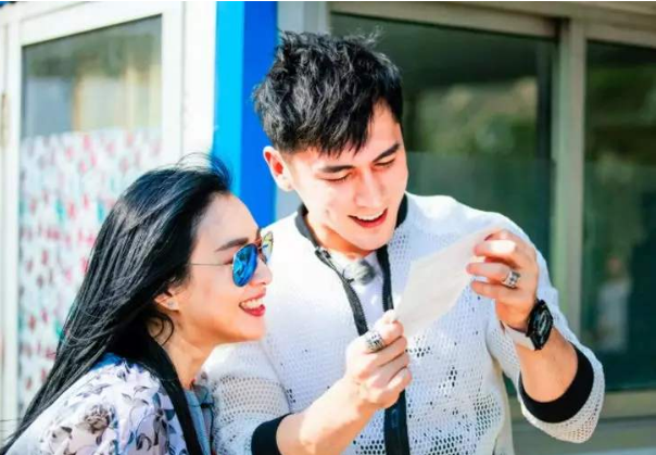 张伦硕|张伦硕，这恩爱秀得“过头”了！