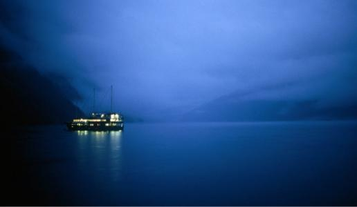 忆江南|自作一首《忆江南》，有人说出律多且不对仗，是否需要修改？