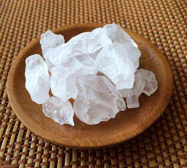 在古代,中国宫廷军事斗争中常用的秘密通信方式是"矾书",即用明矾水写