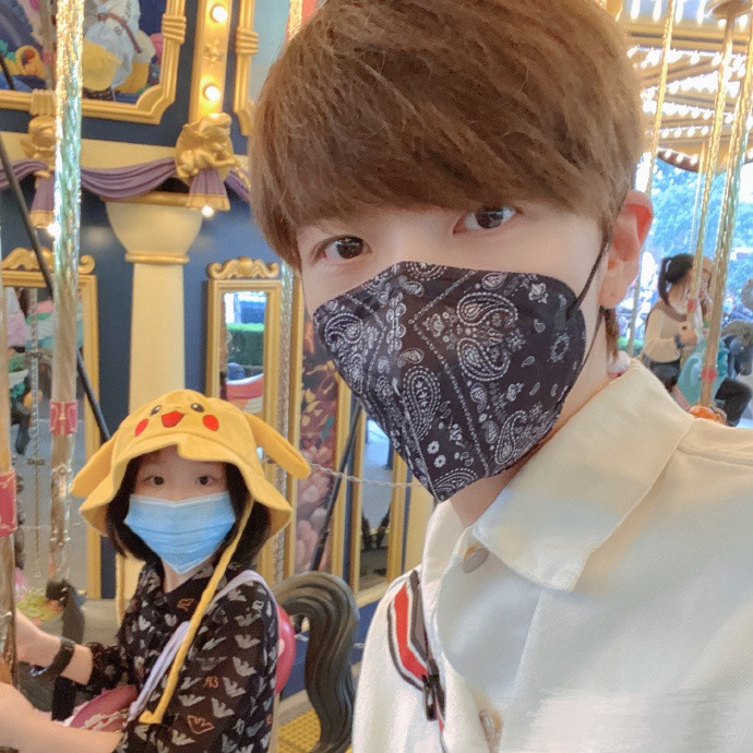 洪欣|缺席全家福被指和洪欣真离婚，张丹峰隔空喊话继子力破婚变传闻