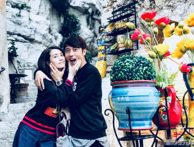 洪欣|缺席全家福被指和洪欣真离婚，张丹峰隔空喊话继子力破婚变传闻