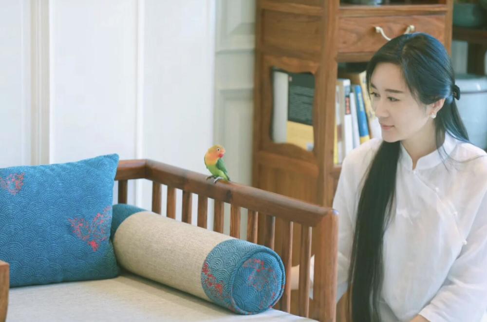 张纪中|张纪中小31岁娇妻晒美照，产后10天恢复超好，特意晒婚戒秀幸福！