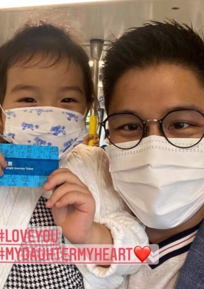 霍启刚|好勤俭！霍启刚带女儿坐地铁，不忘高调表白称是其心肝