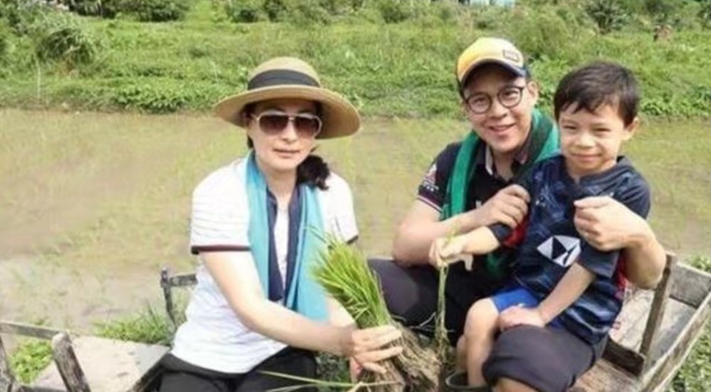 霍启刚|好勤俭！霍启刚带女儿坐地铁，不忘高调表白称是其心肝