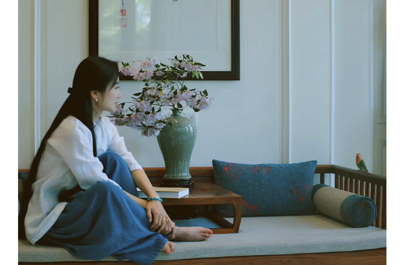 杜星霖|杜星霖产后生活悠闲，晒粉色美甲，看书提升内在做精致辣妈